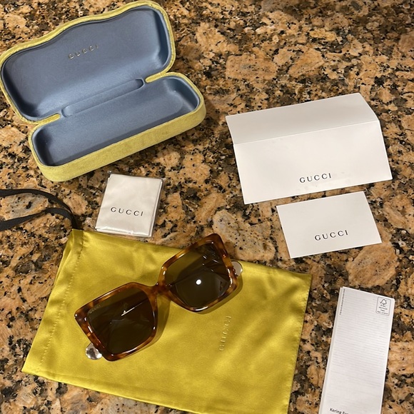 SOLD Gucci - Picture 4 of 16